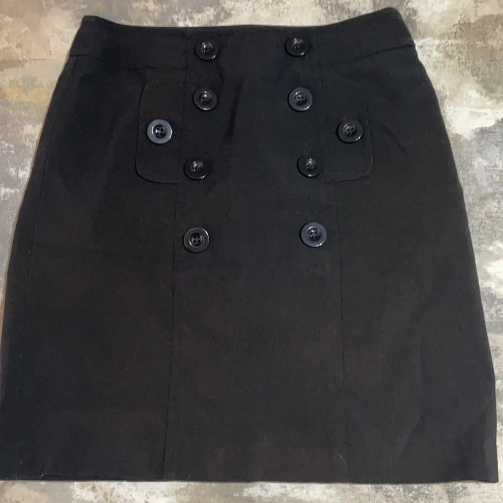 Ann Taylor Petites SZ 0P Black Mini Skirt Cute Front Button Detail and Side Zip - Picture 7 of 14